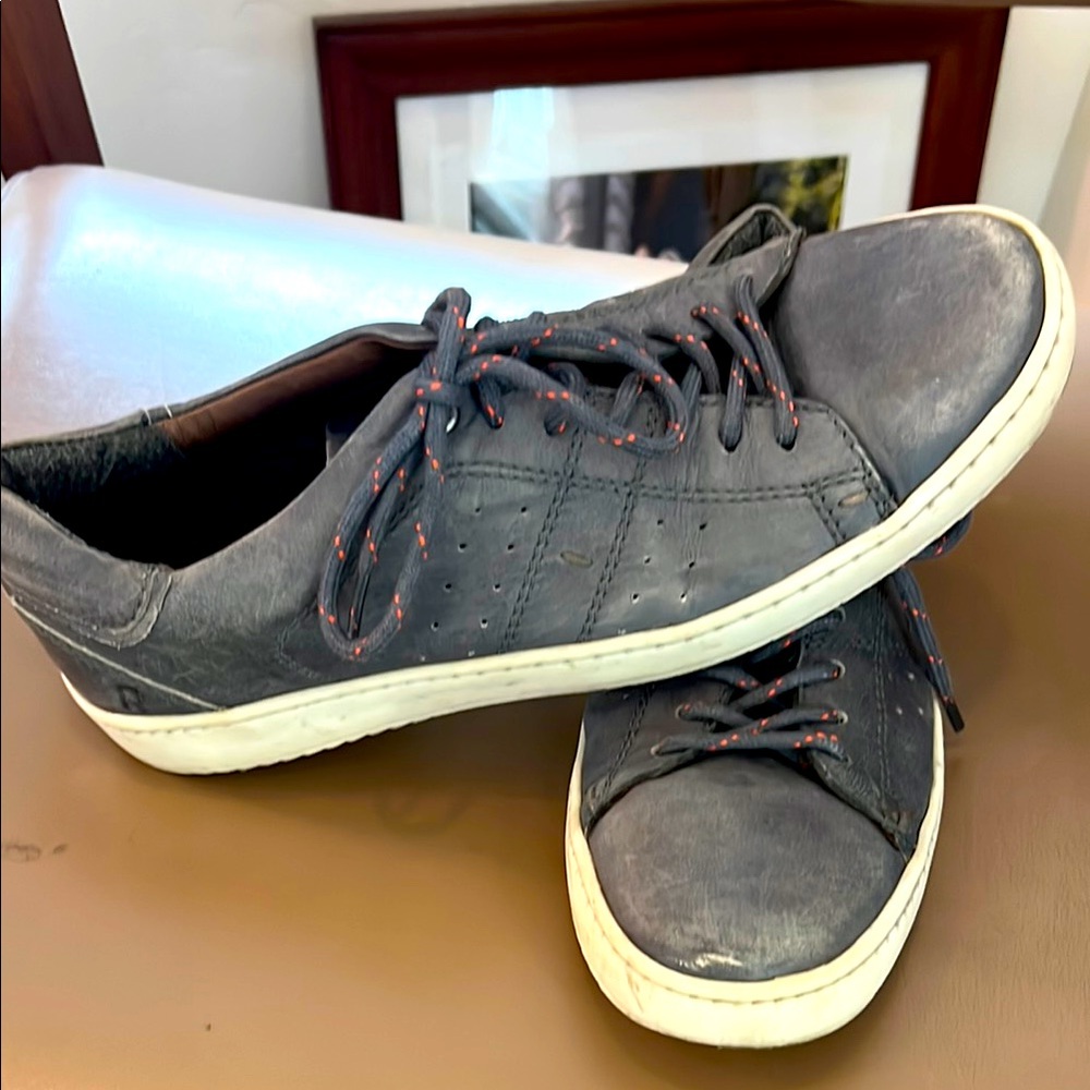 Roan men’s Hanson distressed genuine leather casual sneakers